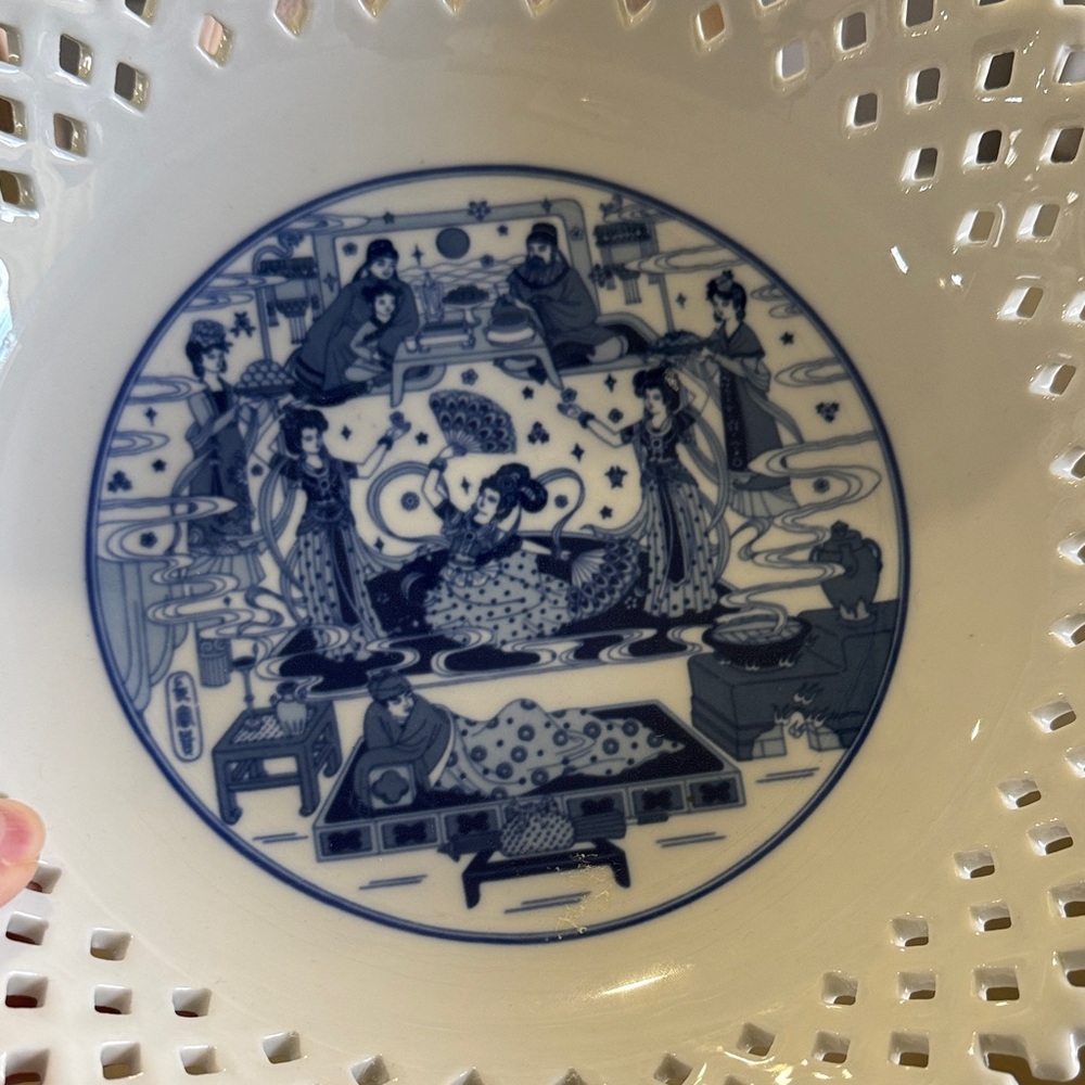 💙🤍White and Blue Decorative Porcelain Dish, Vintage, Display - Picture 8 of 8